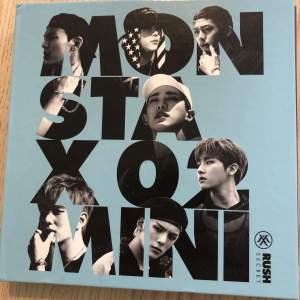 Monsta X Rush mini Album från 2015. Innehåller endast ett kort, på Hyungwon. Kan skickas per post, eller mötas upp i Malmö. 