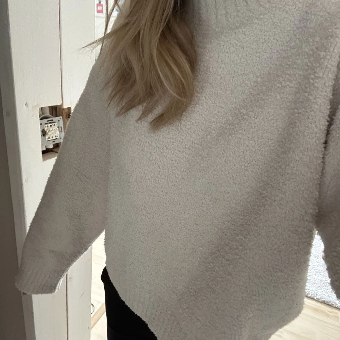 Vit tjocktröjan  - 91