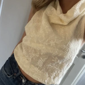 Topp från zara  - Öppen rygg, prislapp kvar och stl xs 