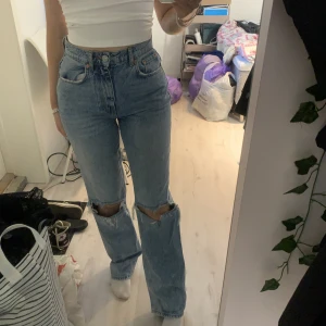 Jeans - 90s high waisted jeans som inte längre kommer tilm användning! Sparsamt använd ☺️