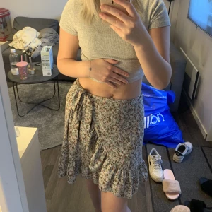 Kjol - Fin kjol, använd Max 5 gånger så i fint skick