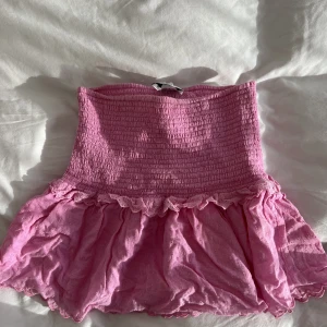 Sommar kjol - Super söt sommar kjol från neo noir. Passar alla storlekar, nästan helt oanvänd!