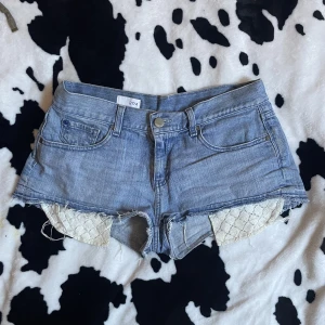🦋 low waist denim shorts 🦋 - Så fina lådmidjade shorts med söta fickor! (Passar också mig som har strl 26)