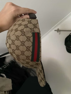 Gucci GG canvas keps - Äkta Gucci keps knappt använd! Allt OG fås med vid köp💯 skriv gärna om du vill ha fler bilder eller undrar något💫
