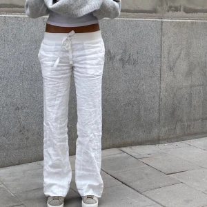 Alobha linnebyxor - Hej! Köpte ett par Alobha Label linnebyxor här på Plick. Det är i superfint skick och aldrig använda. Jag är 173cm lång och de passar mig bra i längden. Jag säljer de för att de inte kommer till användning❤️ köparen står för frakten 