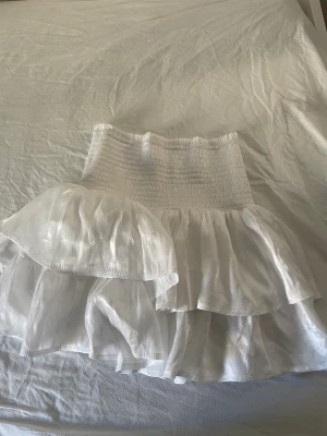 Kjol - Fin kjol till sommaren. TRYCK INTE PÅ KÖP DIREKT! Tar endast SWISH