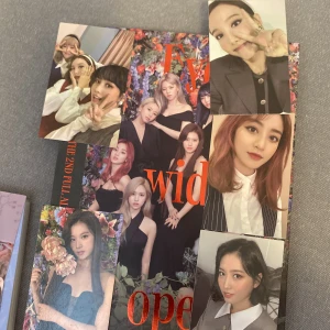 Twice album - Hej! Säljer denna album<3 vill helst bli av med den så kontakta mig gärna om intresserad, kan också mötas upp (Sergels torg) ❤️ sana pcn är skadad