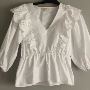 Volang topp - Säljer min helt oanvända superfina topp då jag har liknande💕kan gå ner i pris vad snabbt köp, Hör av er vid frågor, köpare står för frakt 📦 