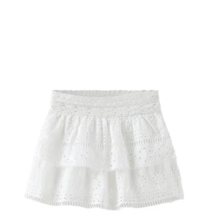 Zara kjol - Fin zara kjol som inte kommer till användning längre och bara använd fåtal gånger ! Storlek 11-12 år men passar också xs-sOm många är intresserade blir det budgivning 🥰OBS använd ej köp nu!!