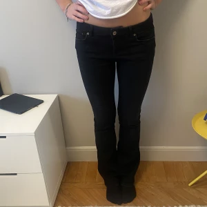 Zara jeans - Lågmidjade zara jeans, köpta för 500kr