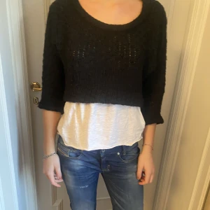 Svart topp - Svart topp man kan ha över andra tröjor 