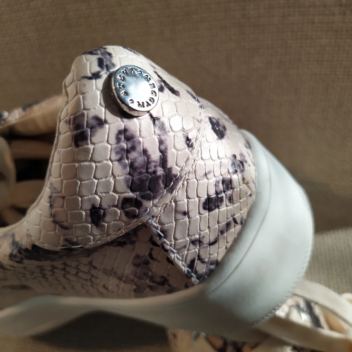 Helt nya Steve Madden Dam sneakers 41  - 91