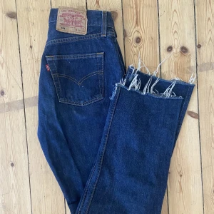 Levis blå - Jättefina Levis jeans, dom är avklippta så snarare 32 än 34 i längd. 
