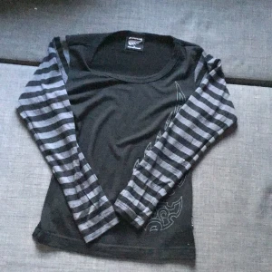 Aroha tröja  - ganska tunn nu till sommaren och den är väldigt stretchig