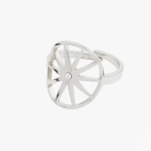 ring silver - jättefin ring från pilgrim med sten i mitten💕den är justerbar och silverpläterad🔥nypris 349kr