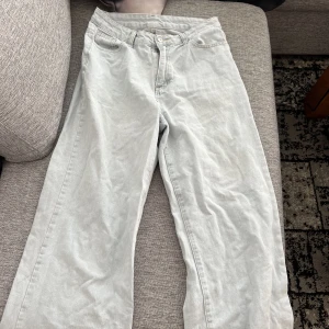 Fina jeans! - Fina jeans storlek L aldrig använda innan!