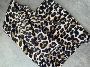 Accesorize scarf - Excellent condition. Cheetah print.