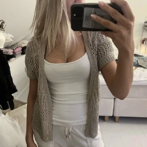 kofta  - Säljer nu denna super fina kofta💕 storlek s