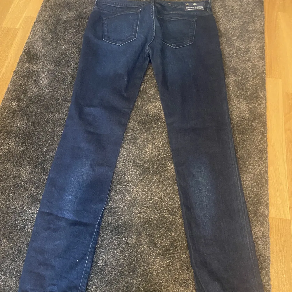 Fina snygga mid waist jeans. Jeans & Byxor.