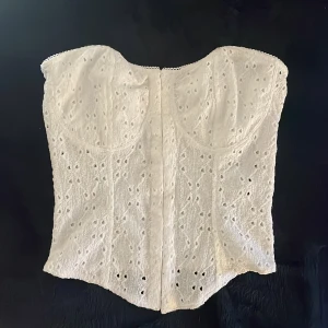 Topp - Hej säljer nu min fina topp som ej passade när jag hade beställt hem den, skriv vid funderingar❤️