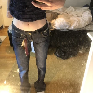 Lowrise jeans - Jätte snygga lowrise jeans med flare😮‍💨 Köpte på Plick men aldrig använda, bara att knappen är lite lös. Säljer pga inte min storlek. Passar 165-175 skulle jag säga! S/XS i midjan. Möts upp i Stockholm annars står kund för frakt. 