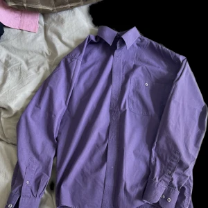 Lila skjorta - Lila skjorta:)