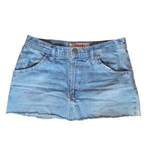 Minikjol - 🩵Söt jeanskjol🩵 Midjemått: 36 cm Längd: 29 cm