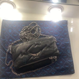 Zadig & Voltaire - Intressekoll på min fina Zadig väska 🩷kom dm vid frågor, om många är intresserade så blir det budgivning🩷ny pris är 2500kr, ANVÄND INTE KÖP NU!! 