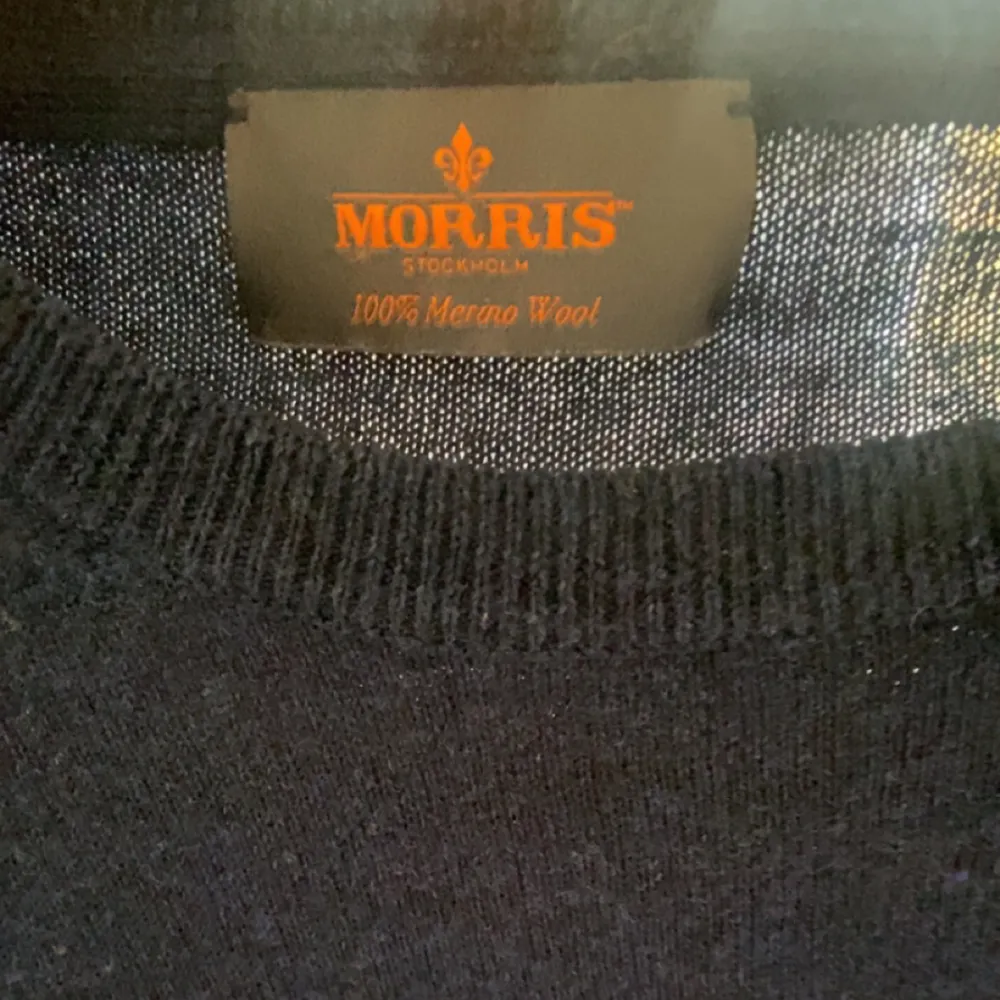 Tja! Säljer denna riktigt snygga tröja från Morris. Den är storlek S, 100% merinoull, och köptes för 1400kr. Den är i 9/10 skick. Priset kan diskuteras. Stickat.