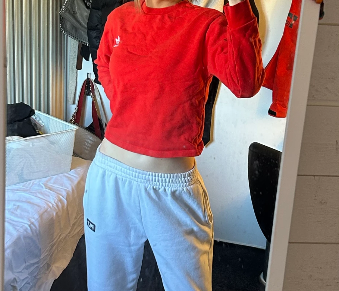 Orange/röd adidas tröja