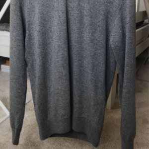 Oscar Jacobson Kashmir hoodie - Bara testad svin snygg och skön Oscar Jacobson Hoodie. Kashmir blend.