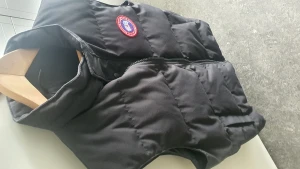 Canda goose vest - Vest canada goose helt ny kvitto finns och förvarings låda