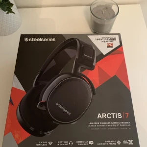 Steelseries arctis 7 - Använt fåtal gånger, i Nyskick Trådlöst Passar: XBOX PC PLAYSTATION  Samt mobil om man har en AUX kabel. 