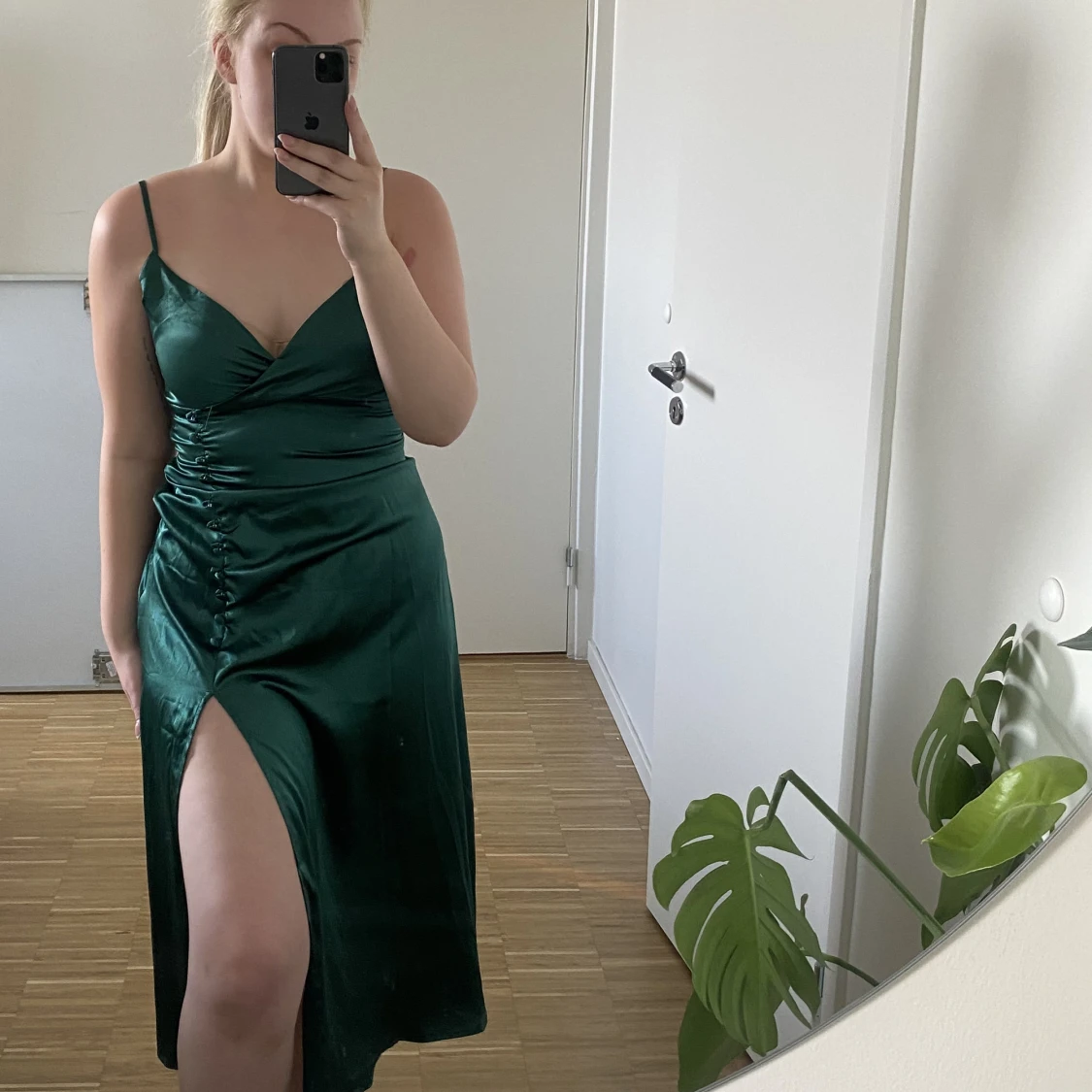 Längre klänning i siden imitation