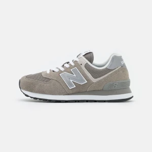 New Balance skor - Säljer mina New Balance skor på grund av fel storlek använda 1 gång!💕Nypris 1300 kr.