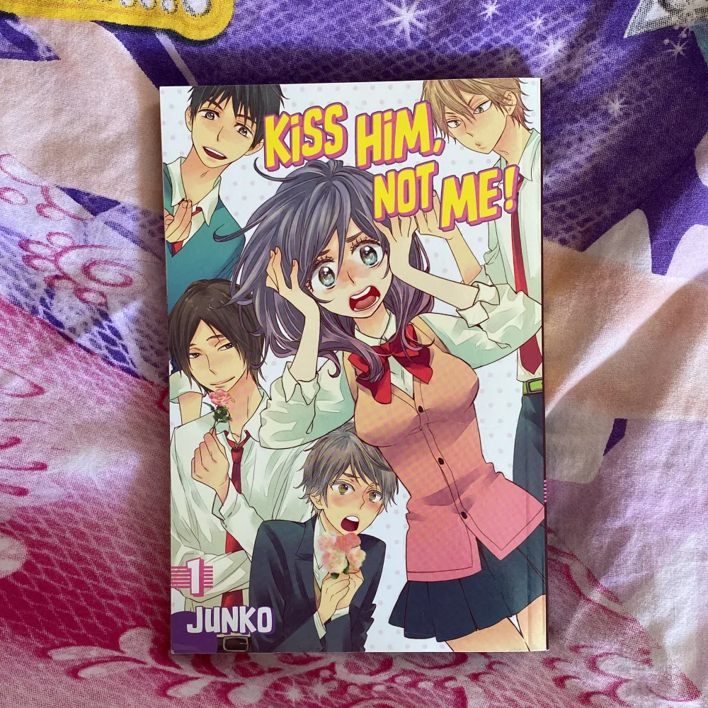 Selling my kiss him not me manga😕 I’ve only read it one time and it’s not damaged. Selling it for about 100kr since I bought it for 137kr😘. Accessoarer.