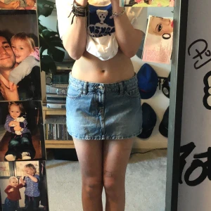 Kjol - Super snygg kort kjol!!!!!!  