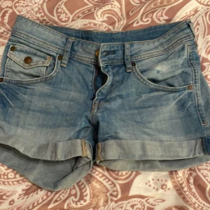 Shorts  - Säljer dom har snygga shortsen, säljer då dom är lite för stora💓