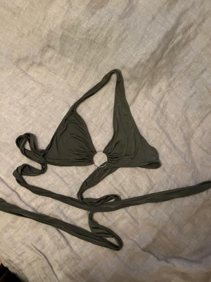 Halterneck topp - Perfekt festtopp till festival eller semester! Så så skön men aldrig använd och precis köpt! (Lappen sitter kvar)