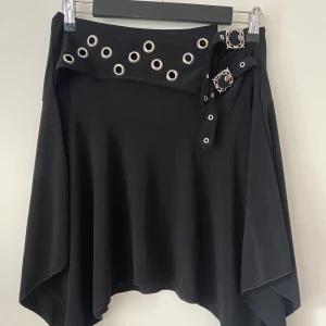 Kjol - Kjol med töjbart material kan passa från s-l