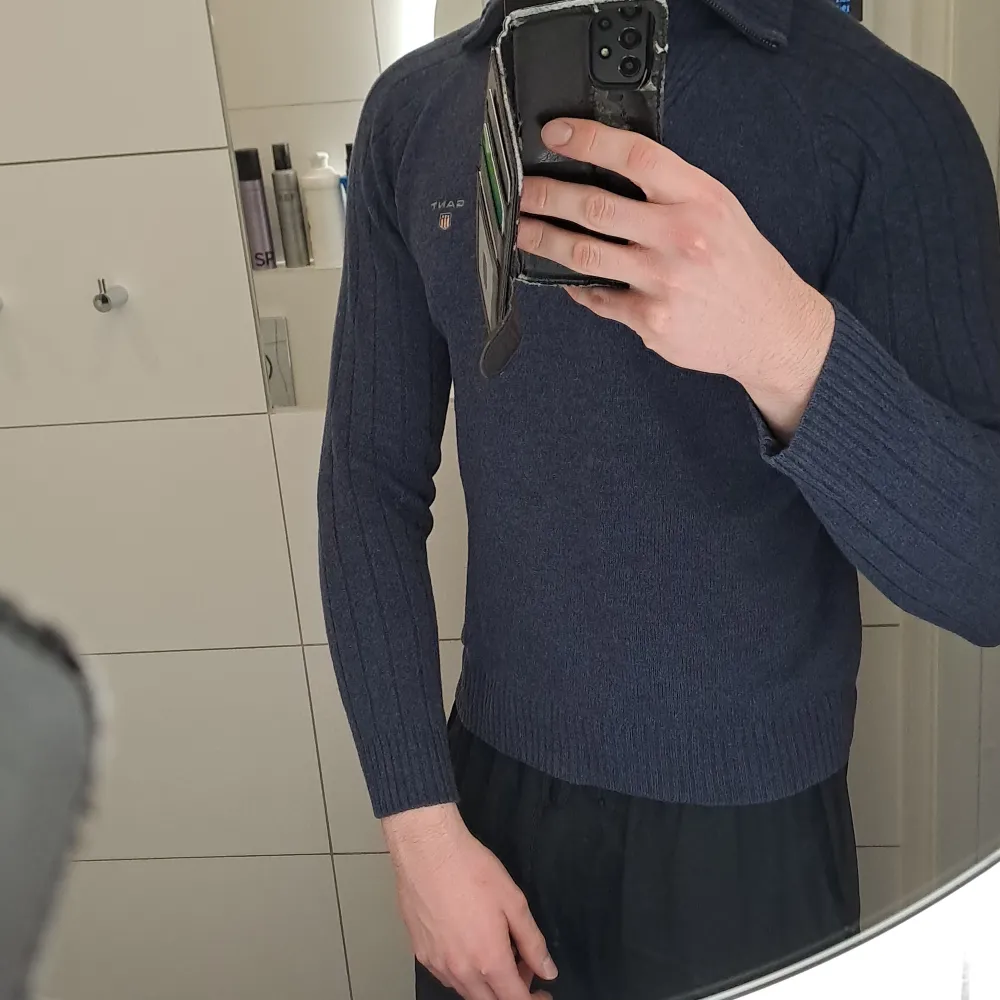 En snygg gant halfzip tröja (100% ull) i medium modell. Inga defekter. Tröjor & Koftor.