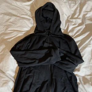 Zip up hoodie - Säljer då jag inte får användning av den längre💖