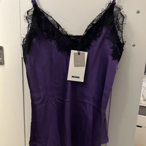 Spetslinne - Helt oanvänt med prislappen kvar, finns inte att få tag på längre! Skriv vid frågor