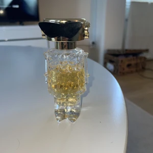 Paco Rabanne Fame - Fame Parfym från Paco Rabanne. Ca 20 ml kvar. Se doftnoterna på bild 3. Pris kan diskuteras!