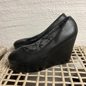 Pumps, knappt använda!  - Endast använda en gång, superfina passar till allt! Sköna ett gå i