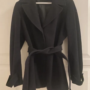 Kappa - Säljer denna kappan knappt använd. Passar xs-s, kom privat för fler bilder. Pris kan diskuteras🩷