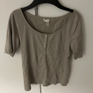 Beige topp  - Beig topp ifrån h&m 🧸