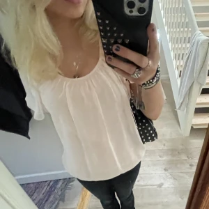 Blus - Rosa blus köpt secondhand som jag inte använder❤️