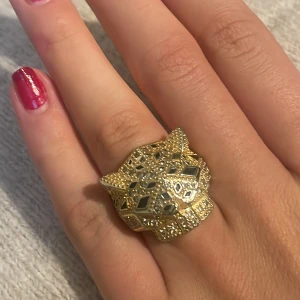 RING - så fin gullig ring, går att justera !! 🧸