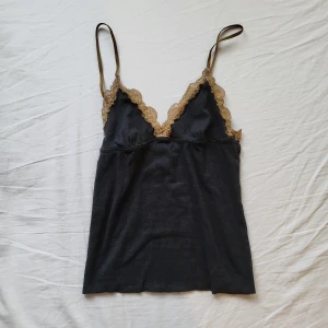 Spets linne - Assnyggt spetslinne🖤